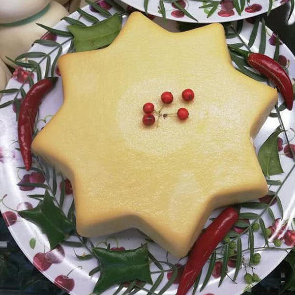 scamorza affumicata puglia forma stella natalizia